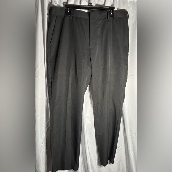 Van Heusen Dress Pants Flat Front Size 38 x 32 Excellent Preloved Condition - Picture 1 of 5